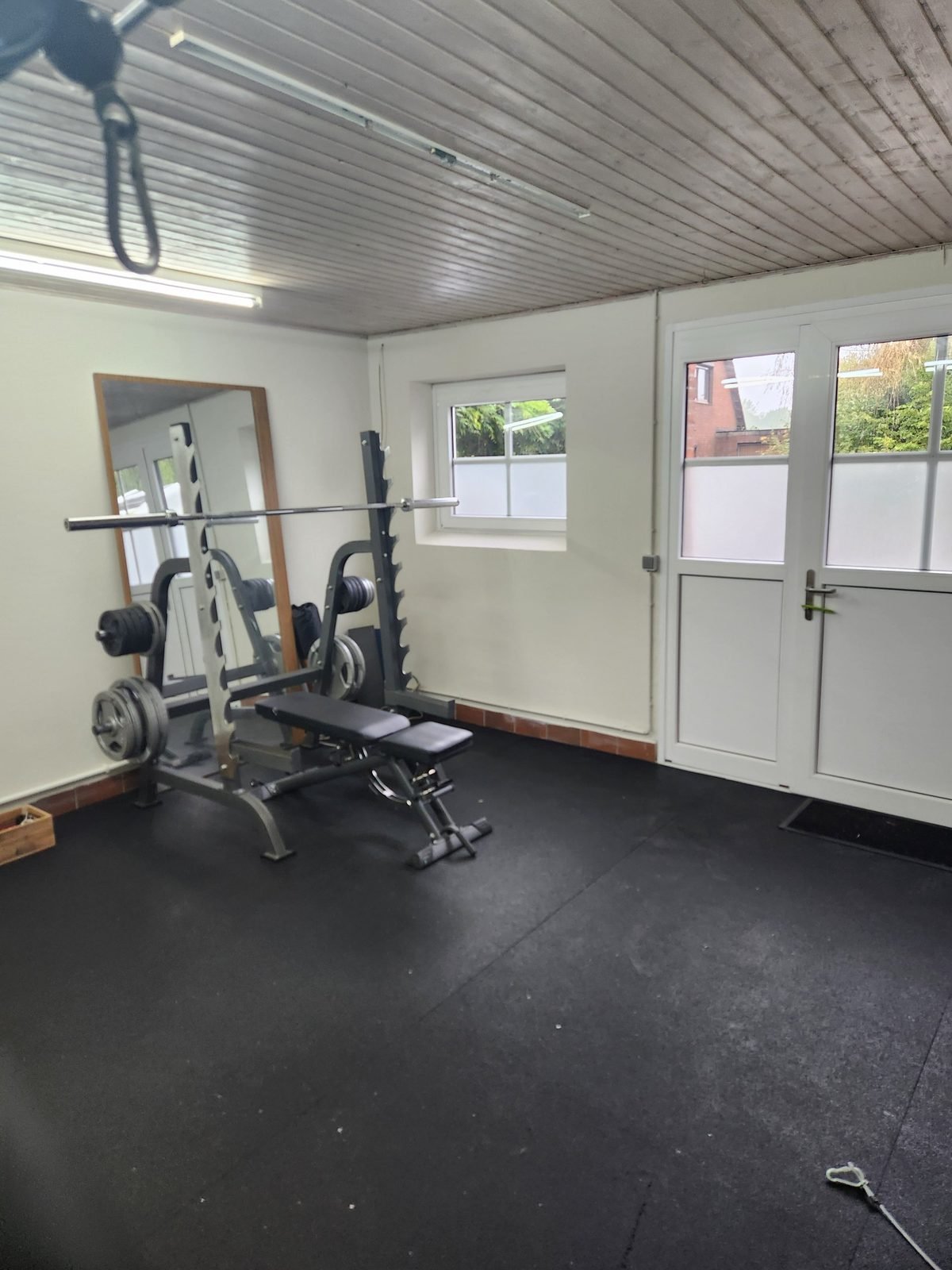 Hantelbank und Rack im Micro-Gym Hüttblek